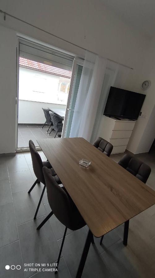 Apartmani Gavran Pirovac Exterior foto