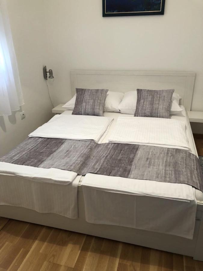 Apartmani Gavran Pirovac Exterior foto