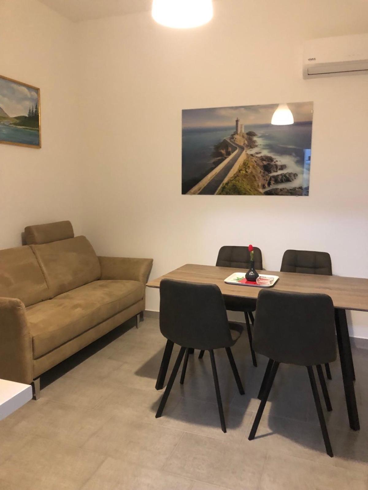 Apartmani Gavran Pirovac Exterior foto